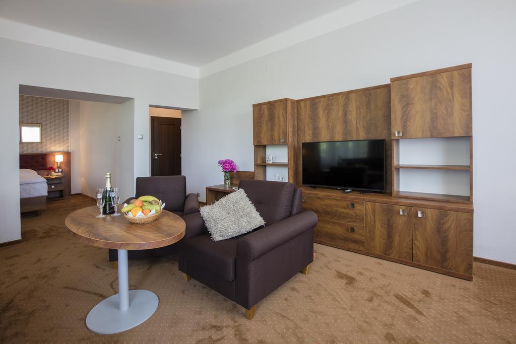 Hotel Bellevue Tlapak Podebrady Ngoại thất bức ảnh