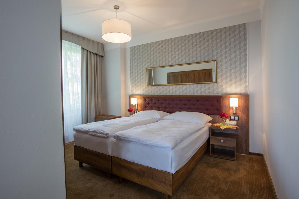 Hotel Bellevue Tlapak Podebrady Ngoại thất bức ảnh
